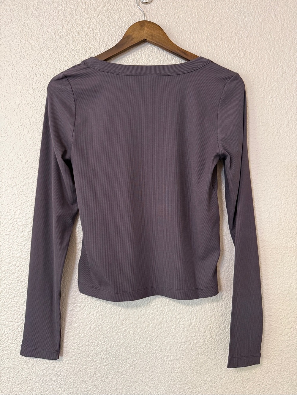 NWOT Vuori Long Sleeve Pose Scoop Tee Brown XL Athleisure Cropped Sangria Purple - Picture 7 of 7
